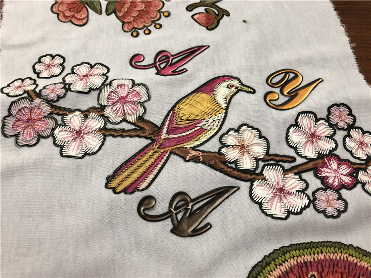 刺繡發(fā)泡燙畫(huà)(圖1)